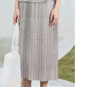 LINDONG | Brie Gray Pleated Skirt